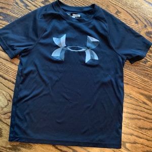 Black Under Armour tee shirt